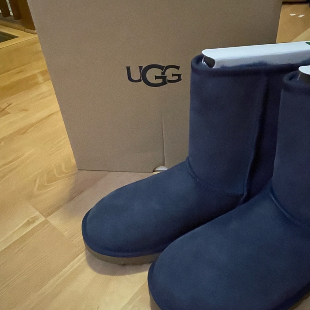 N.I.B UGG Classic Short II Navy US size 10